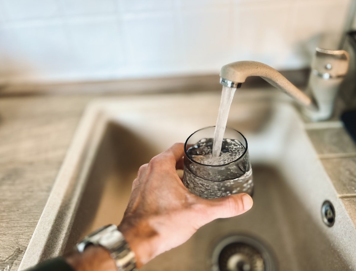 Under-Sink vs. Countertop Water Filters: Which One Is Right for You? - PureWaterGuys.com